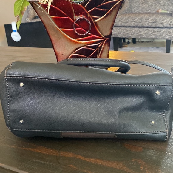 Liz Claiborne Tote - Picture 3 of 6